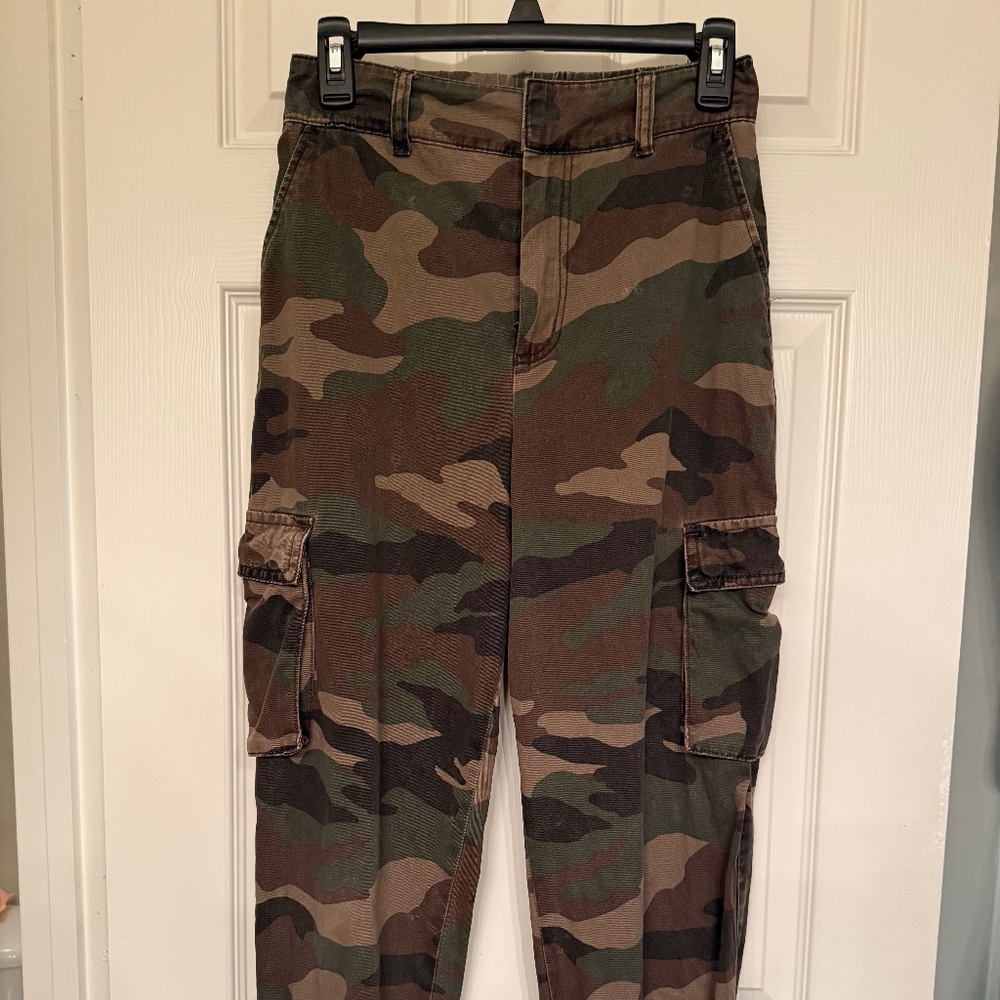 Forever 21 Camo pants